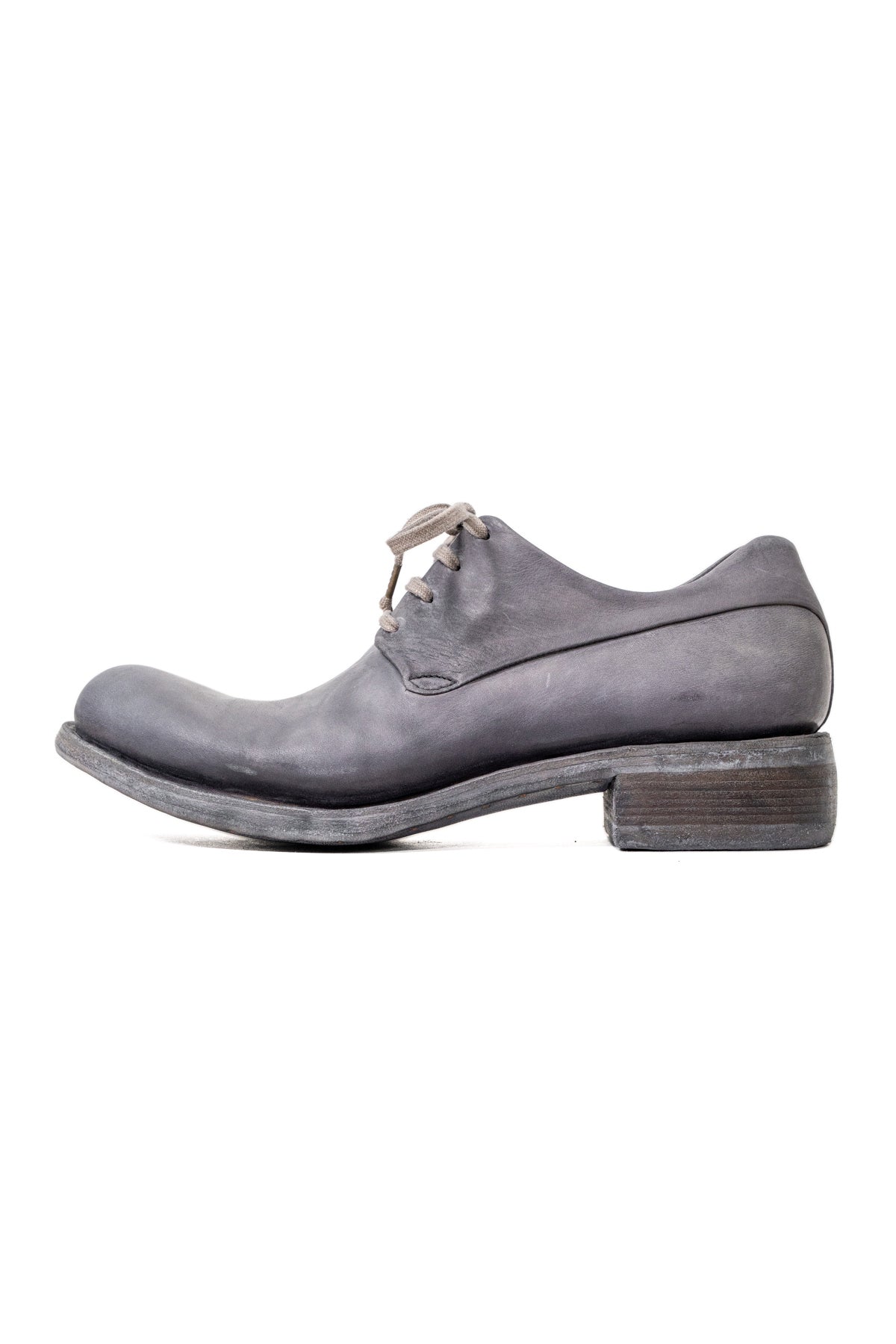 LOW CUT SHOES