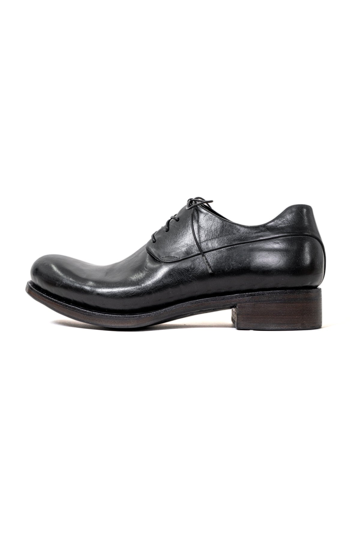 LOW CUT SHOES