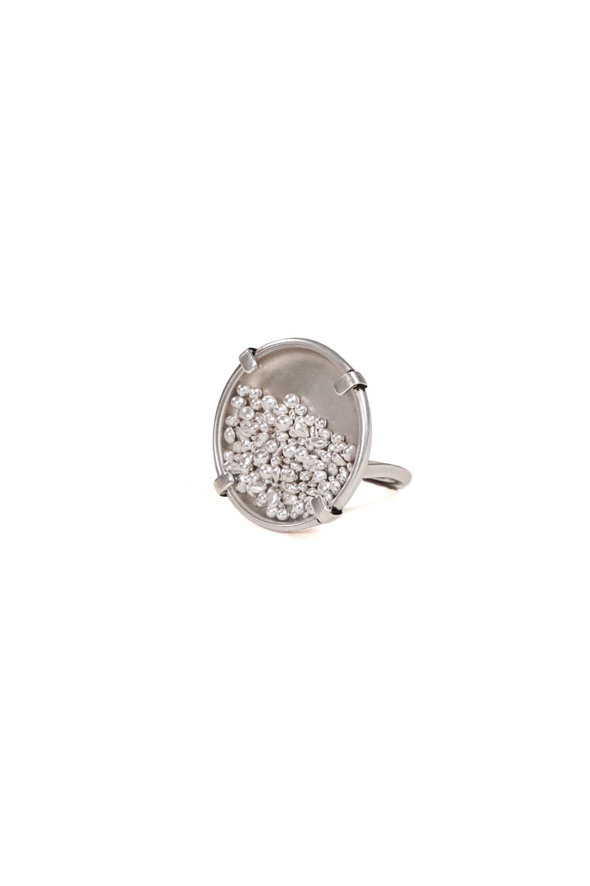 MENA MEDAILLON RING FILLED WITH LITTL