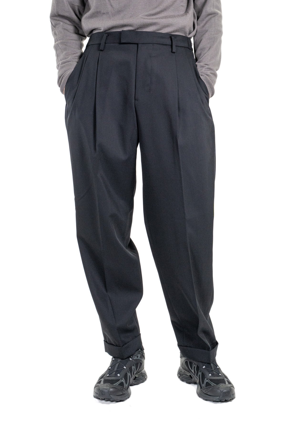 TWO TUCKS TAPERED TROUSERS