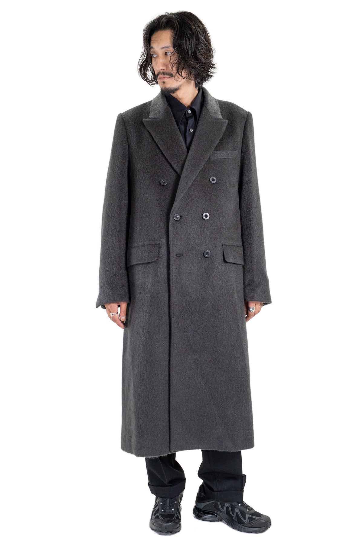 DOUBLE-BREASTED CHESTER COAT