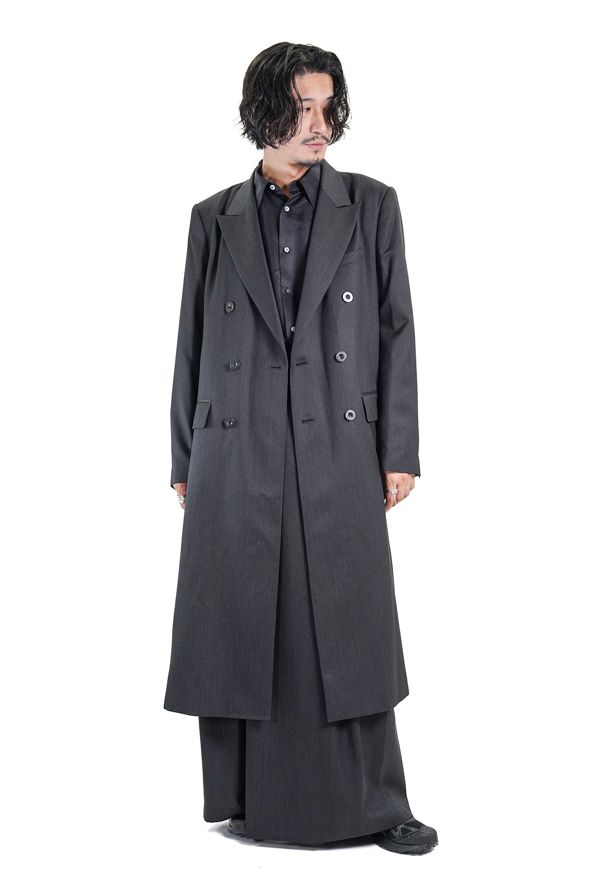 DOUBLE-BREASTED CHESTER COAT