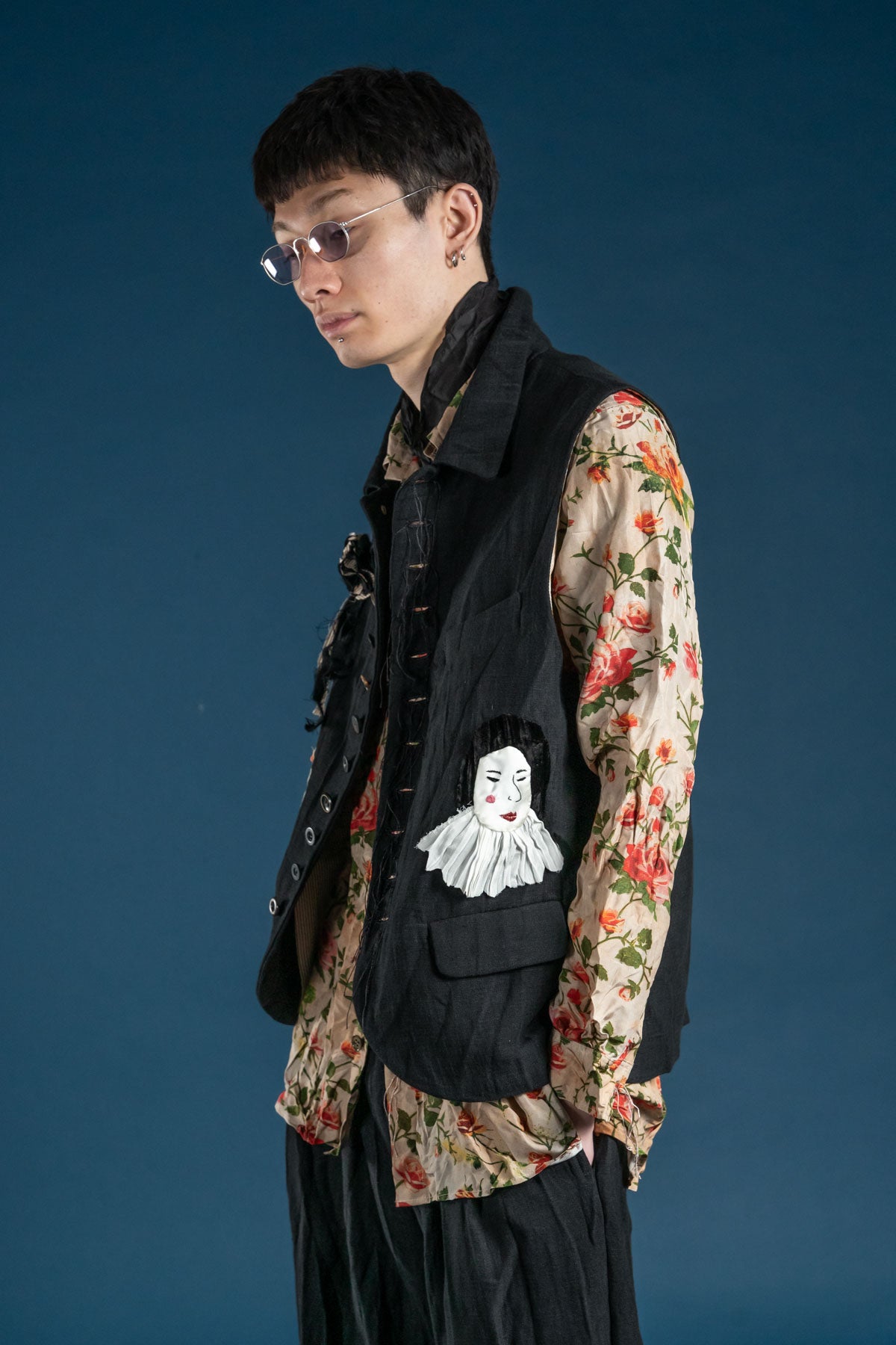 VEST WITH APPLICATION