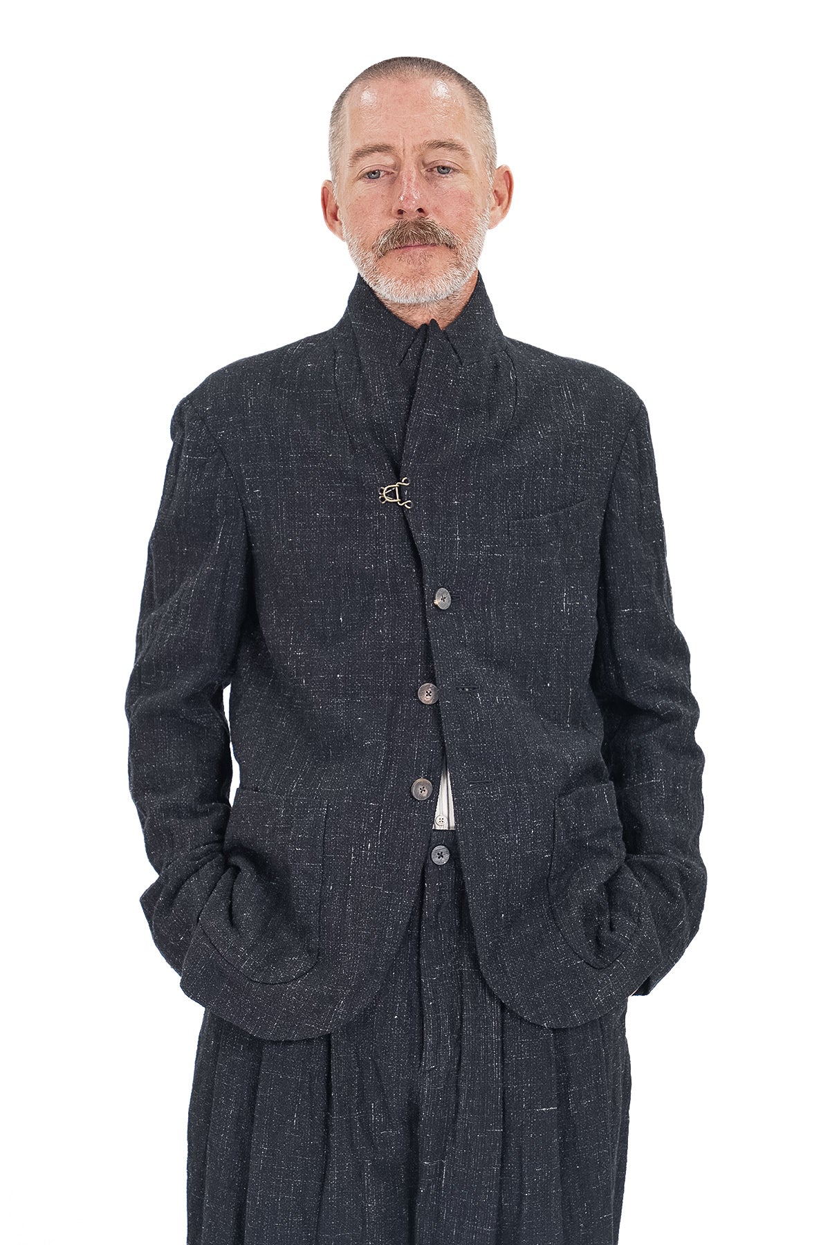 PEAKED LAPEL SACK COAT