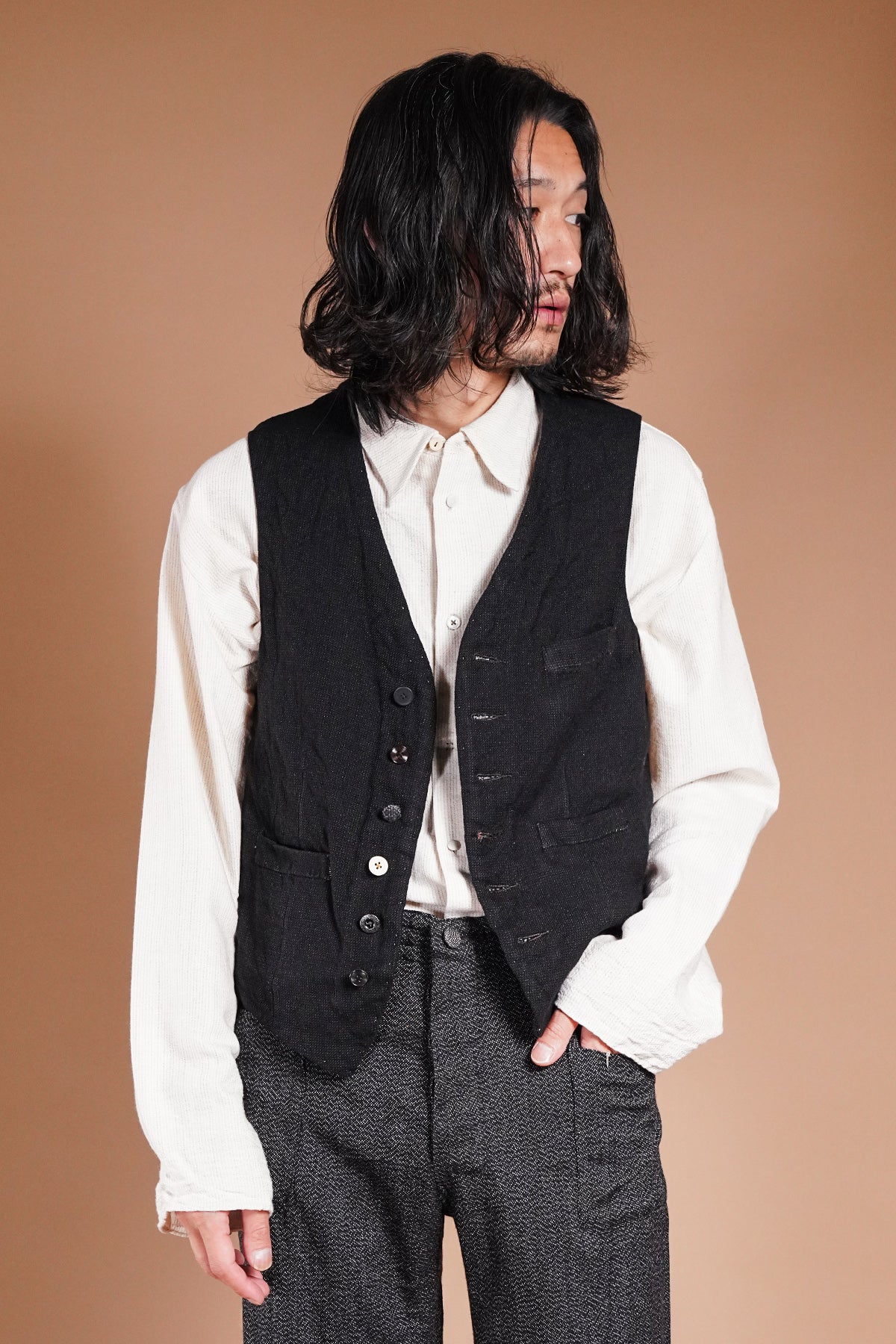 FITTED VEST
