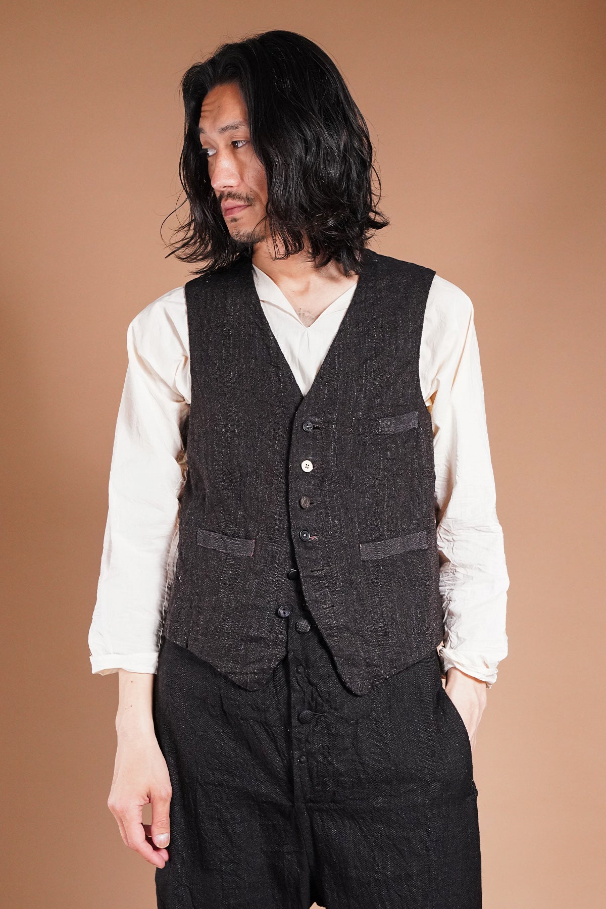 FITTED VEST