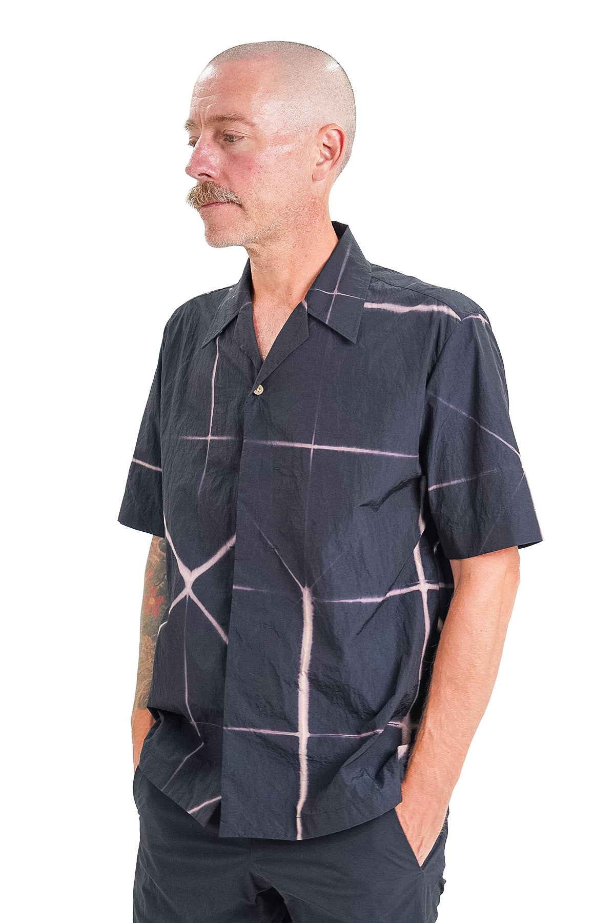 OPEN COLLAR SHORT-SLEEVED SHIRT