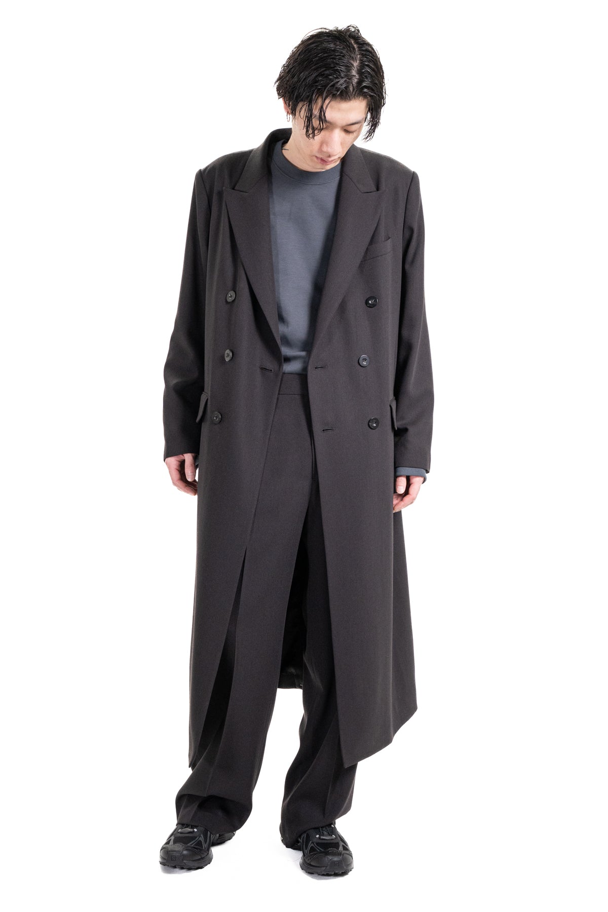 DOUBLE-BREASTED CHESTER COAT