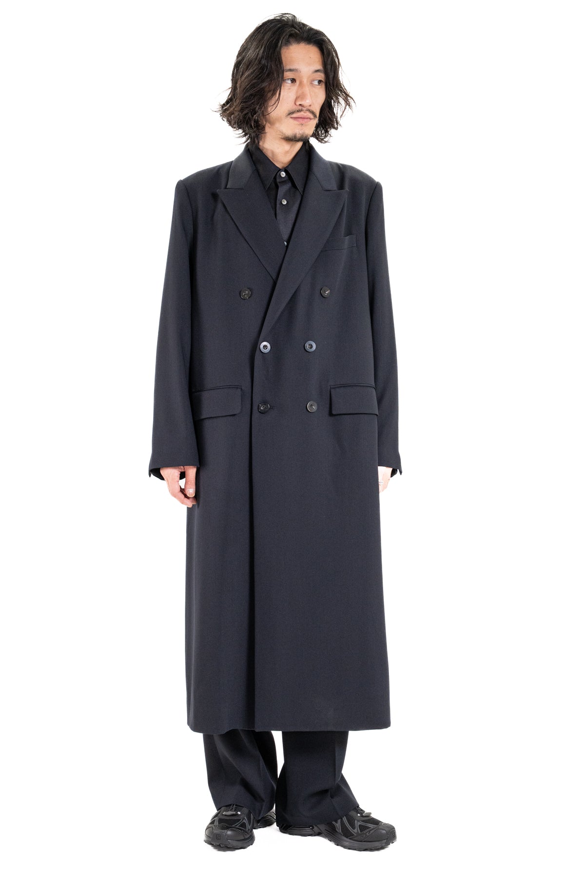 DOUBLE-BREASTED CHESTER COAT