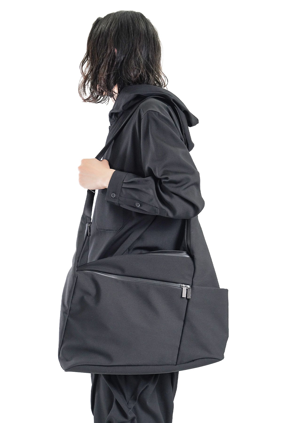 OBLIQUE ZIPPER SHOULDER BAG