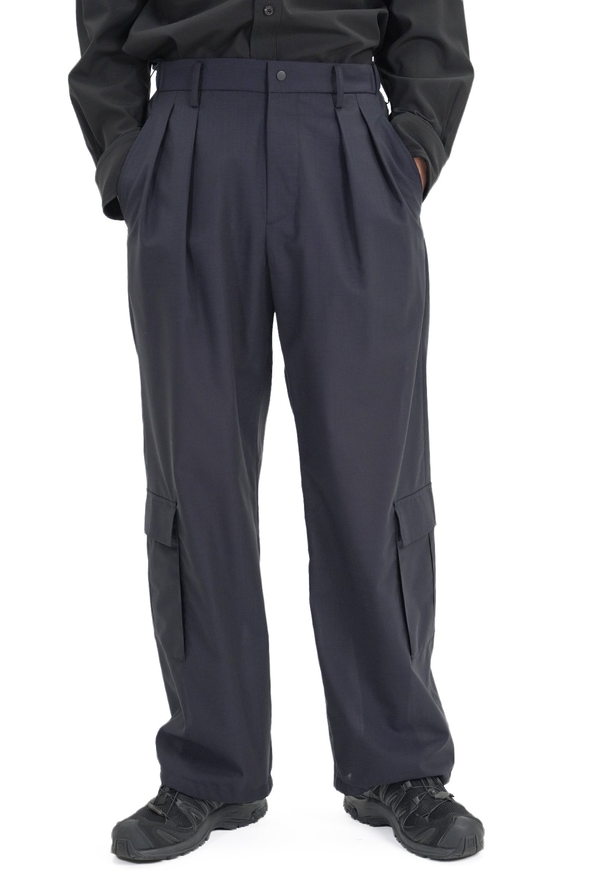 TWO TUCKS WIDE CARGO PANTS